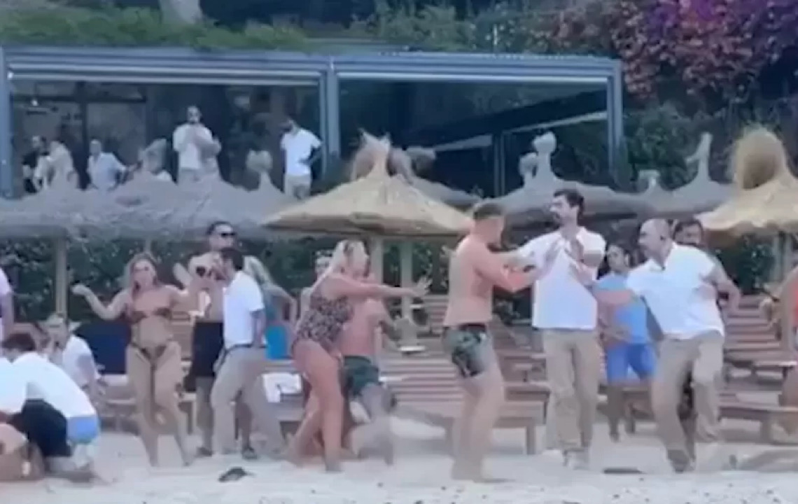 Turistas tomam 