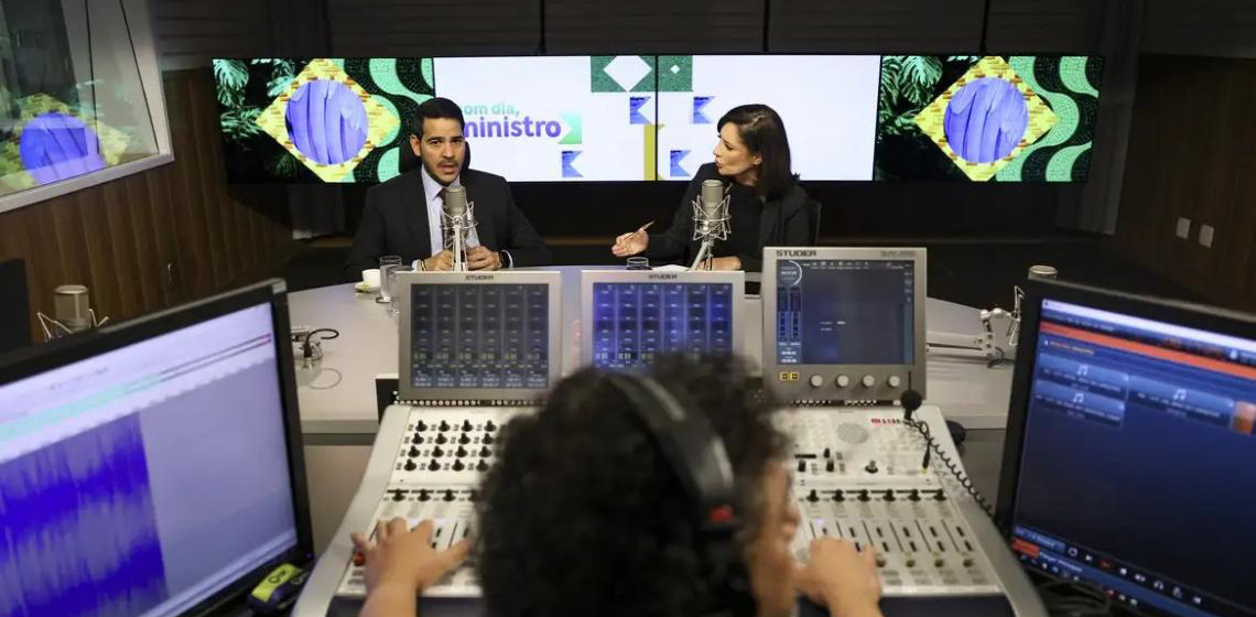Governo federal avalia se mantém descontos do INSS por entidades