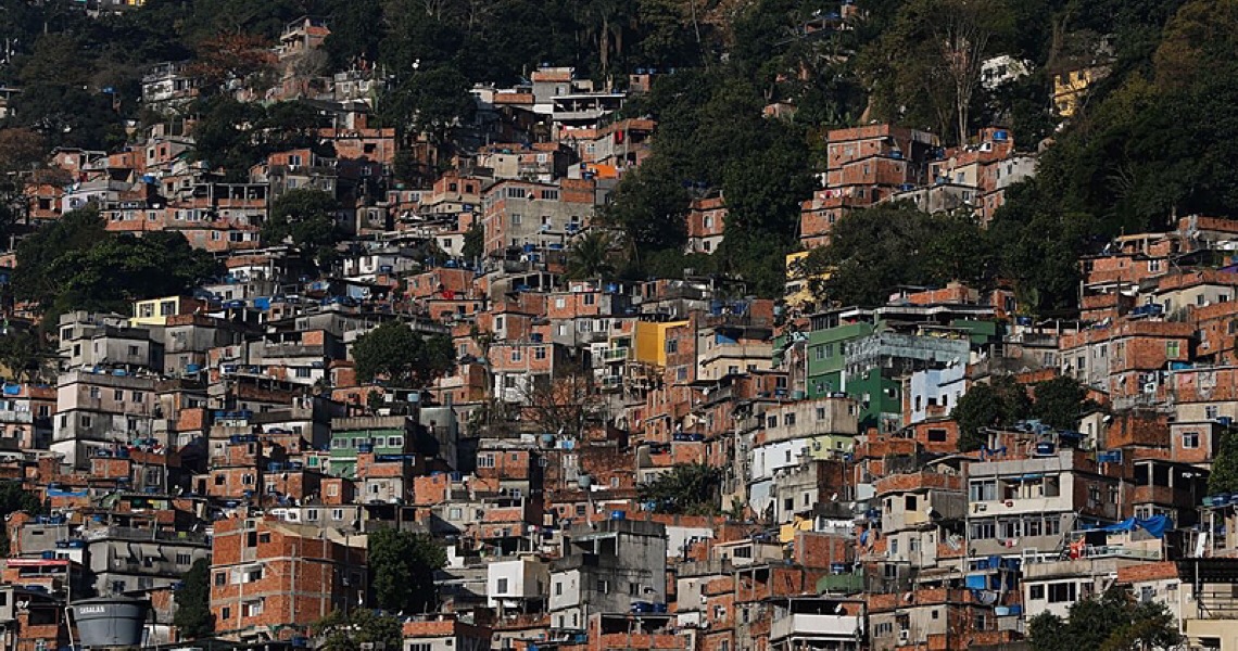 Favelas do Rio sofrem com falta d’água e população fica mais vulnerável a coronavírus