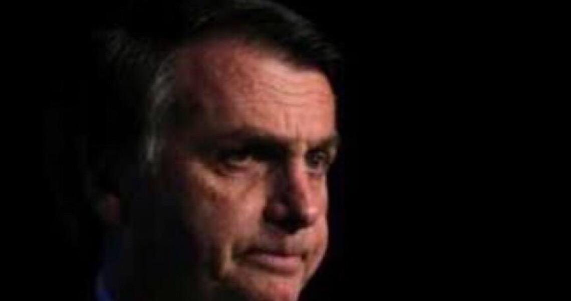 Cretinice política joga Jair Bolsonaro contra a parede