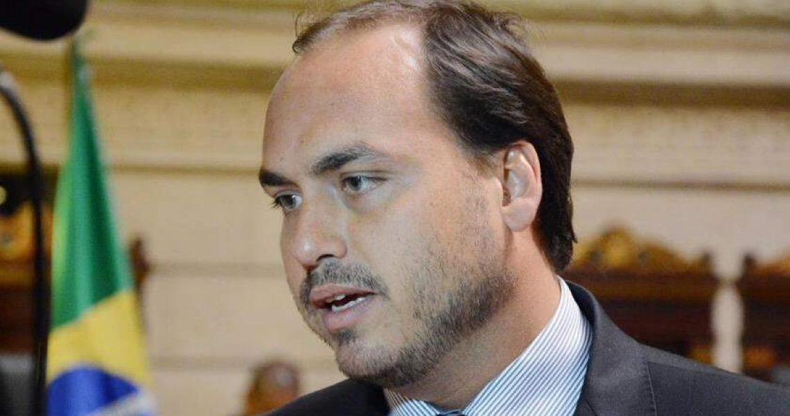 Carlos Bolsonaro critica reunião de Hamilton Mourão com 