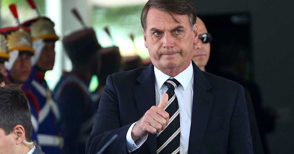 Falta saber quem telefonou a Bolsonaro e mandou sustar a demissão do ministro