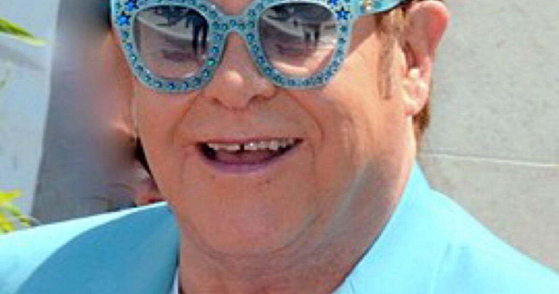 Show comandado por Elton John de casa arrecada 8 milhões de dólares para instituições dos EUA