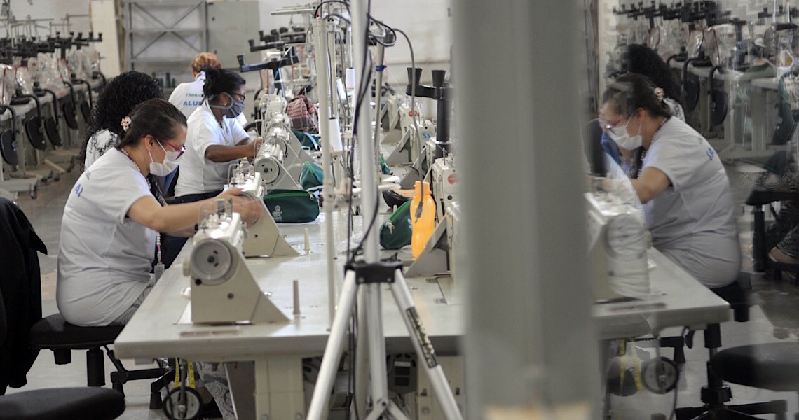 Fábrica Social recebe mais de 1,5 mil metros de tecido para confeccionar máscaras