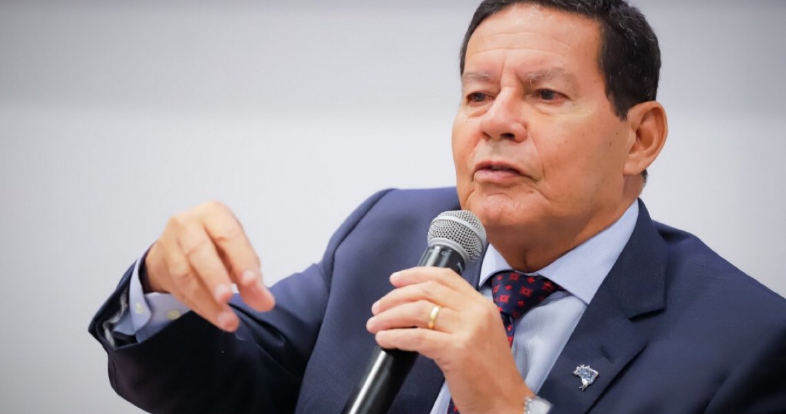 Brasil precisa desesperadamente que Bolsonaro saia da Presidência e Mourão assuma