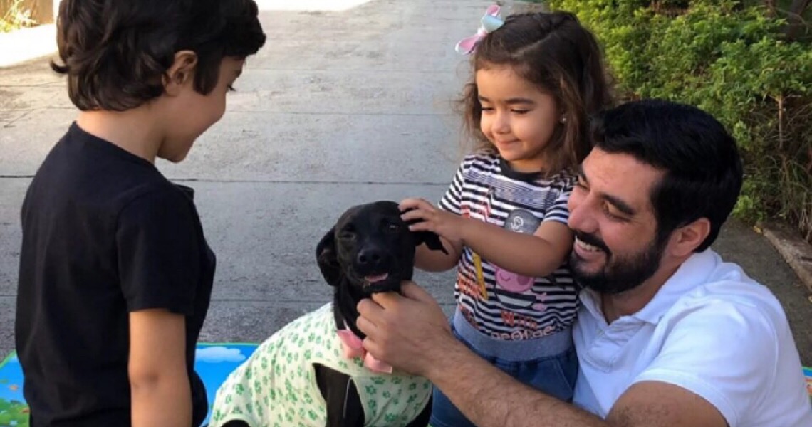Família adota cadelinha e decide chamá-la de “Quarentena”