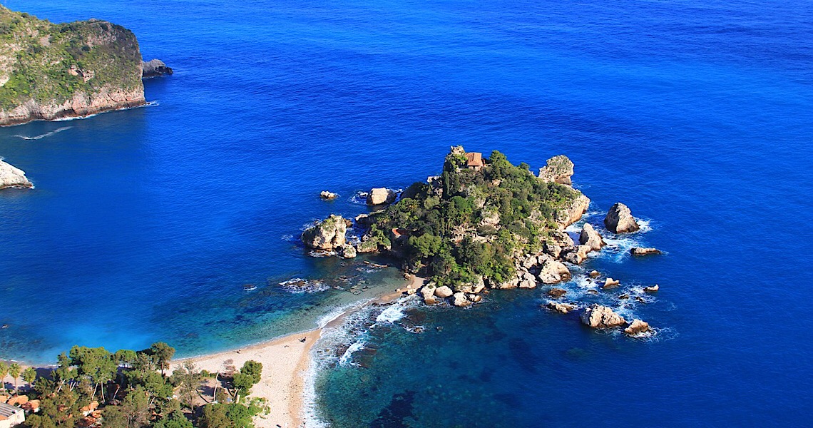 Após a pandemia, Itália pagará turistas para visitarem ilha paradisíaca