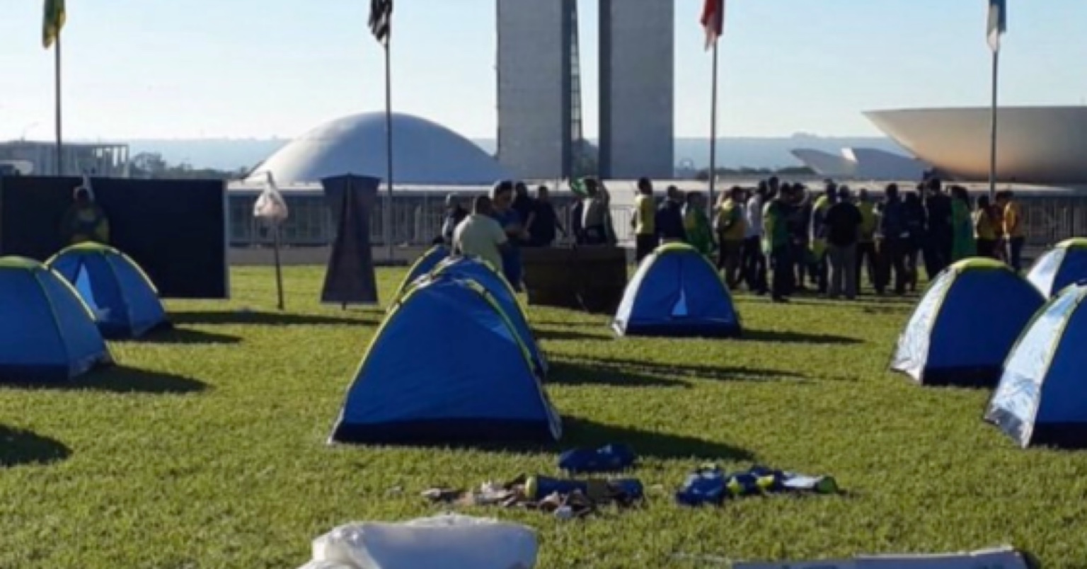 Grupo bolsonarista treina militantes em Brasília