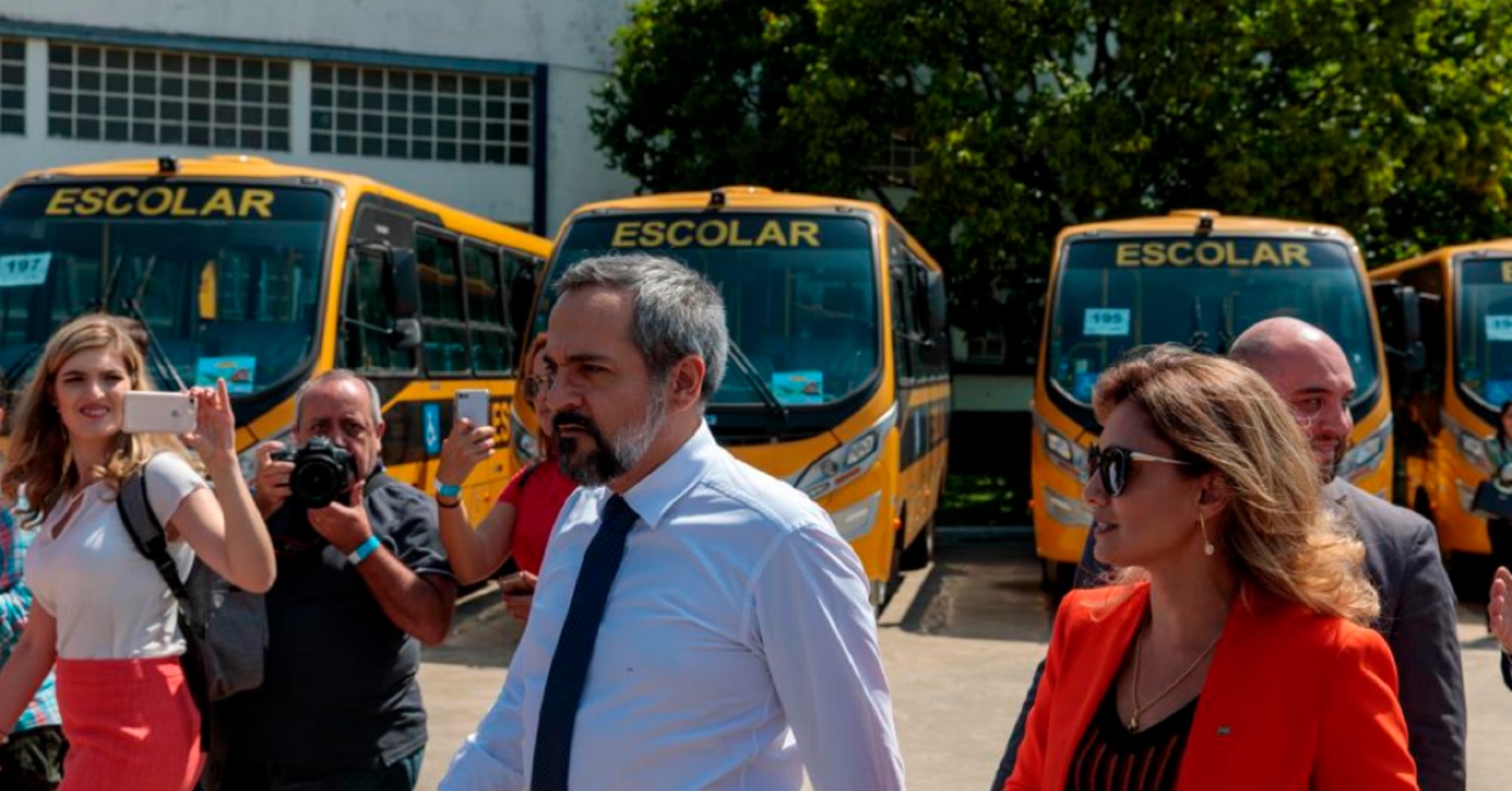 Weintraub não comenta dinheiro extra para transporte escolar com escolas fechadas