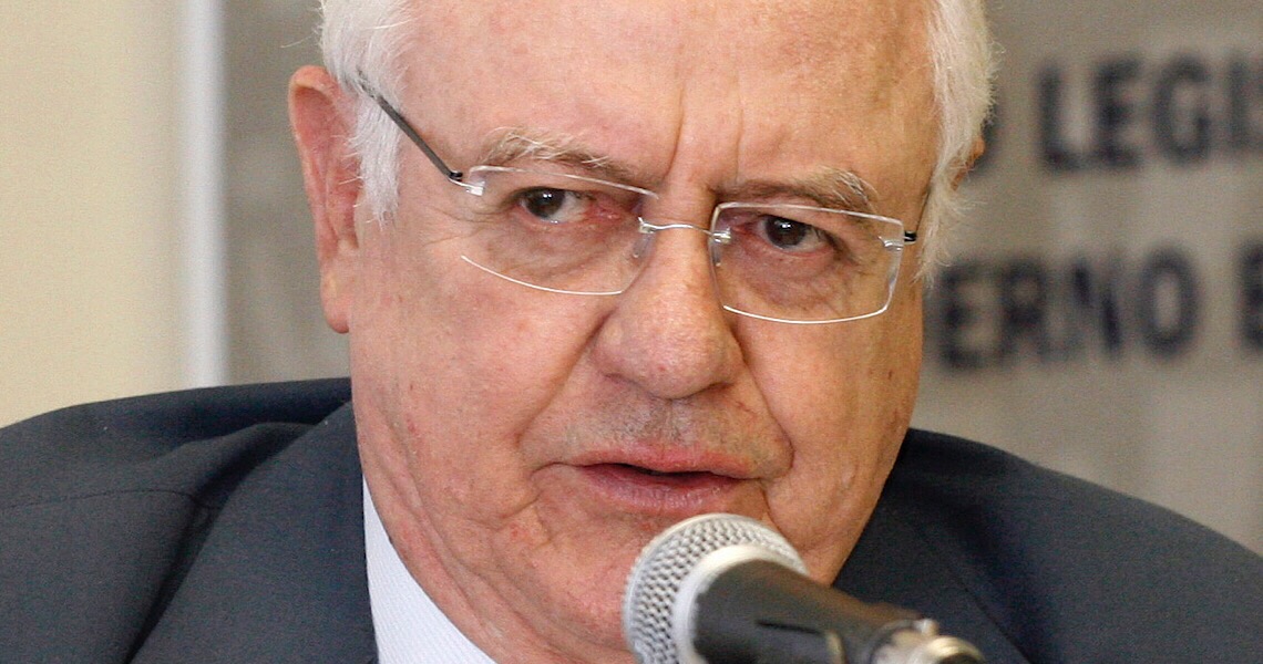 Carlos Velloso elogia atuação do decano do STF no inquérito sobre Bolsonaro