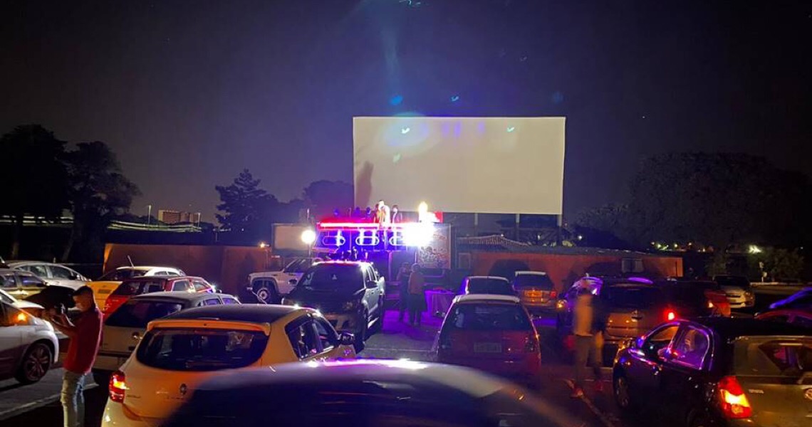 Brasília ganha novo cinema drive-in em estacionamento de shopping