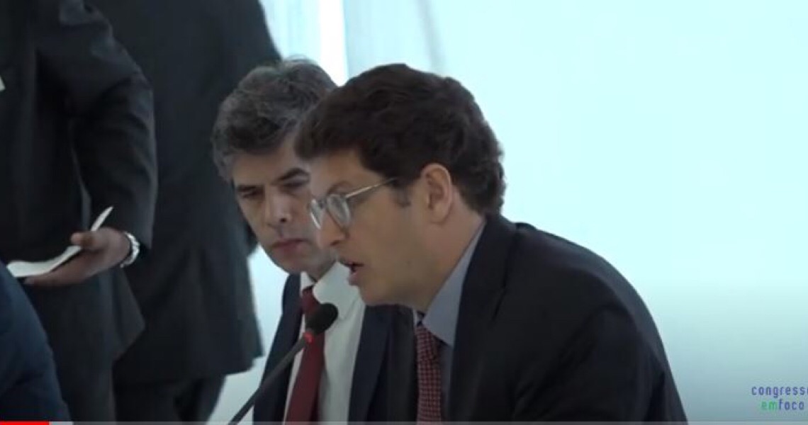 “Oportunismo criminoso”: Servidores pedem saída de Salles do Ministério