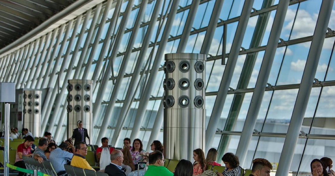 Aeroporto de Brasília constrói usina para abastecimento de energia solar