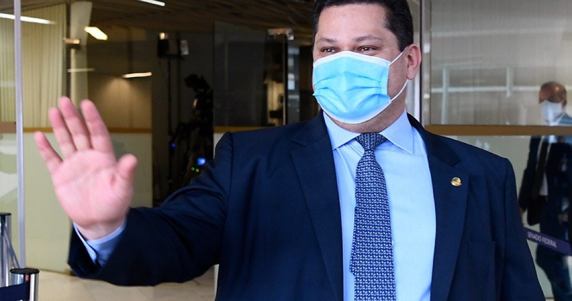 Alcolumbre decide devolver MP que dá poder a Weintraub para nomear reitores