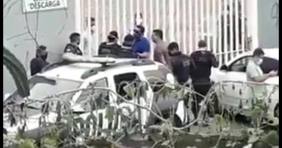 Vereadores tentam forçar entrada em hospital de campanha em Fortaleza