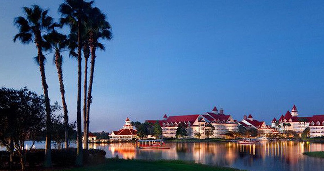 Disney é pressionada a adiar reabertura de parques na Flórida