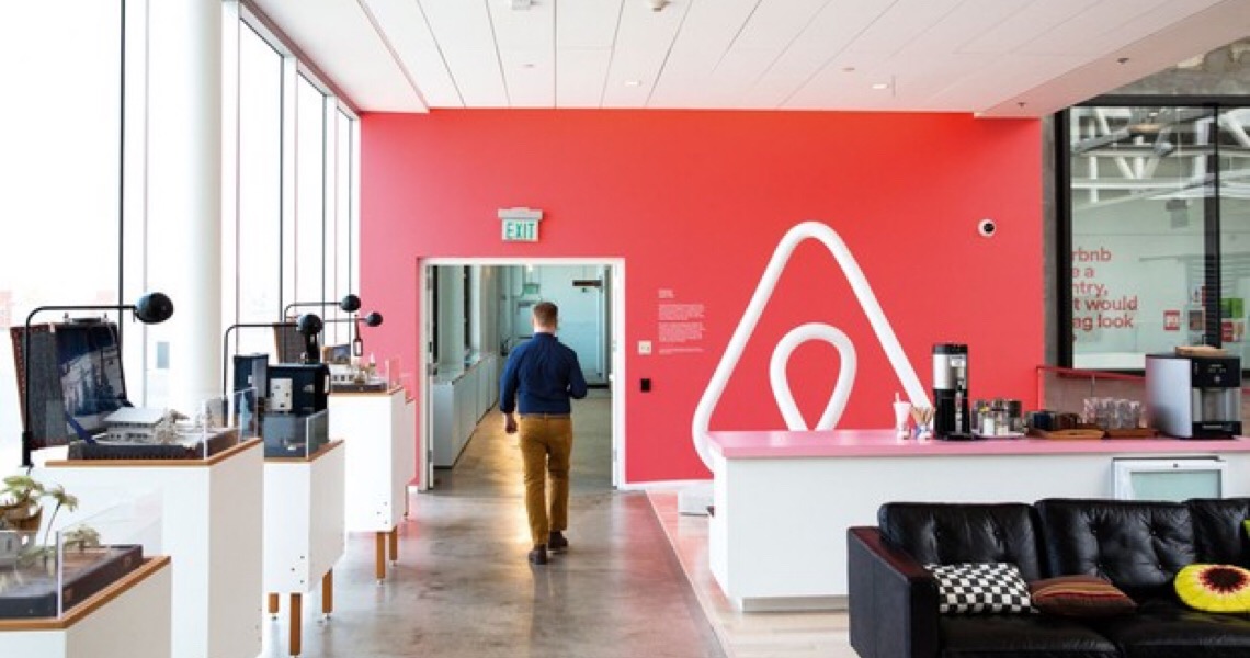 “Perdemos quase tudo”: Fundador do Airbnb demitiu 2 mil e cogitou falência