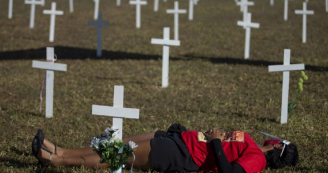 Brasil tem 555 novas mortes por covid-19 em 24 horas; total de infectados passa de 1,3 milhão