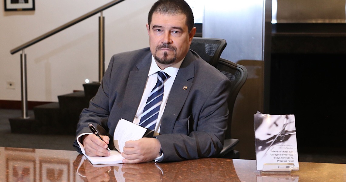 Flávio Itabaiana, um engenheiro no papel de ‘juiz durão’ do caso Queiroz