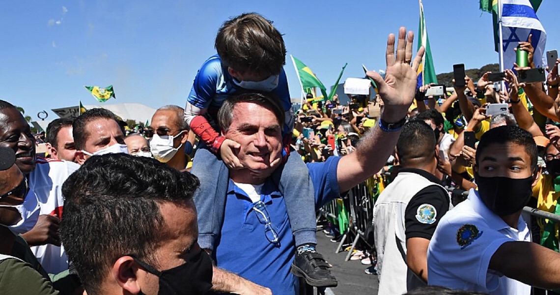 Da negação à contaminação: O trajeto de Jair Bolsonaro até o encontro com o vírus