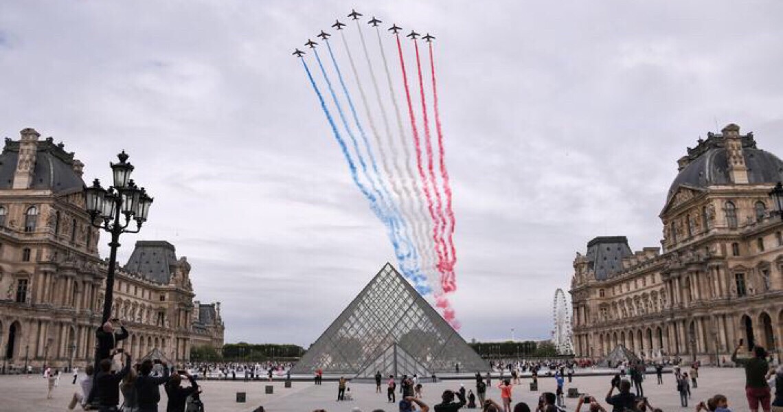 França celebra Dia da Bastilha com homenagem a profissionais de saúde