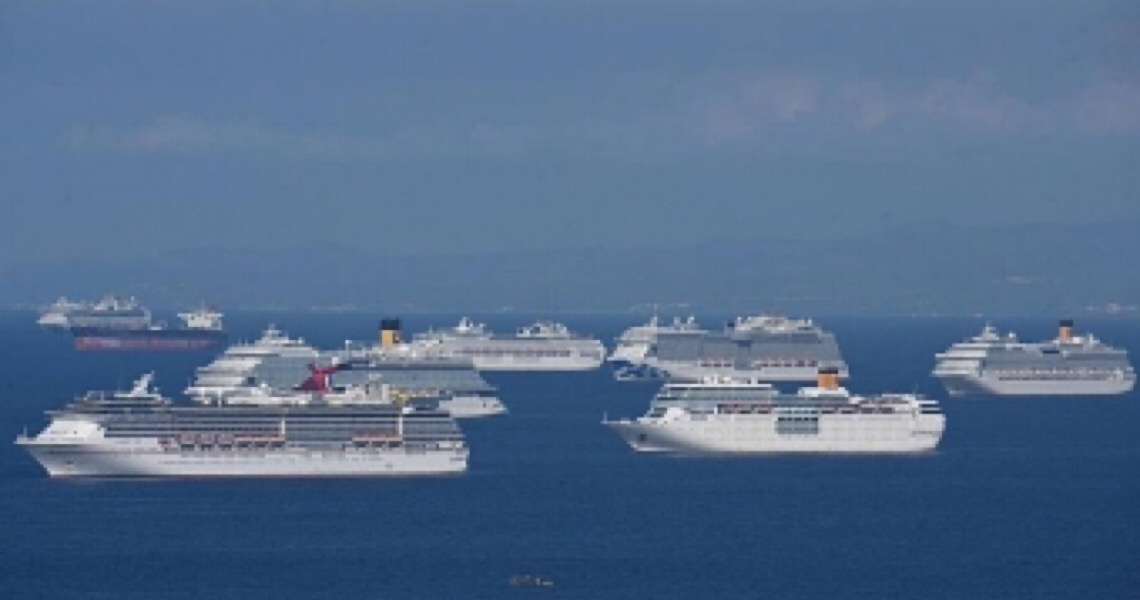 A reclusão de 200 mil em navios sem porto