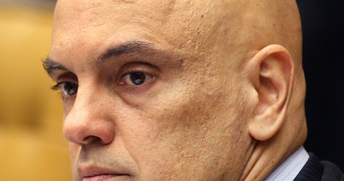 Moraes vai analisar pedido para investigar perfis bolsonaristas banidos do Facebook