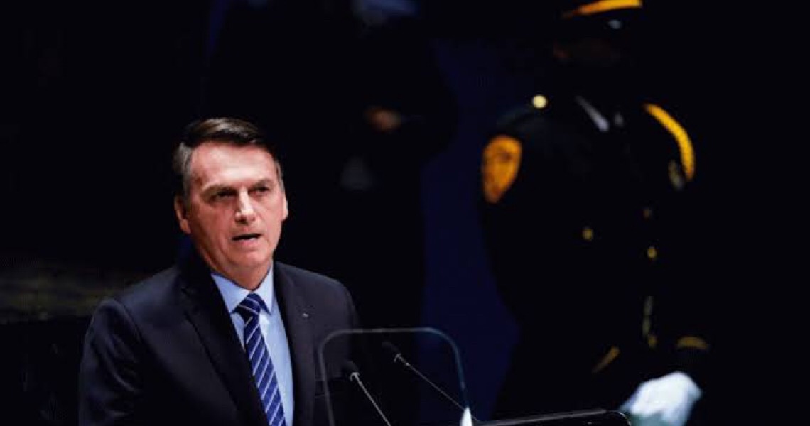 Bolsonaro comunica ajuda ao Líbano e convida Temer para chefiar missão
