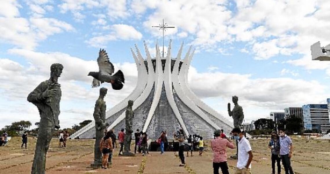 Turismo sofre perdas e pensa reinvenção