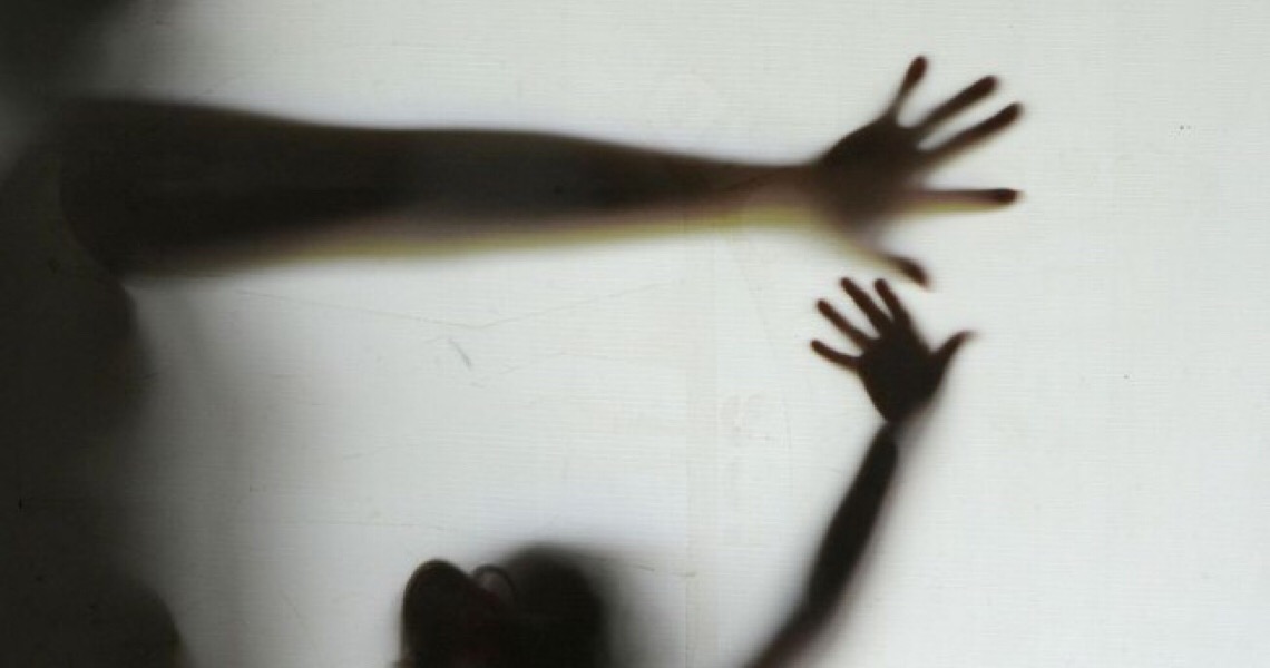 Criança de 10 anos estuprada pelo tio aguarda autorização judicial para abortar