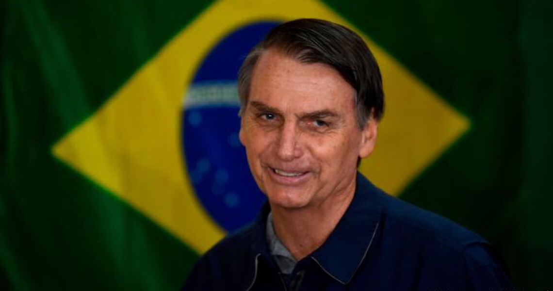 Bolsonaro veta perdão a dívidas de igrejas, mas sugere derrubada