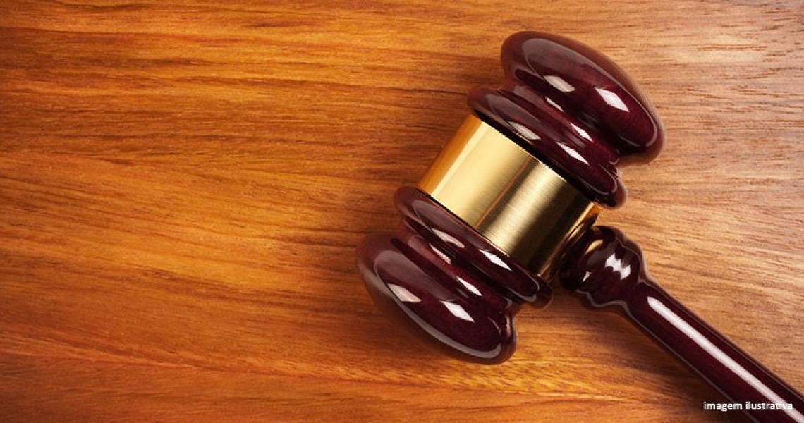 Plano de saúde deve ressarcir beneficiária que custeou tratamento por três anos