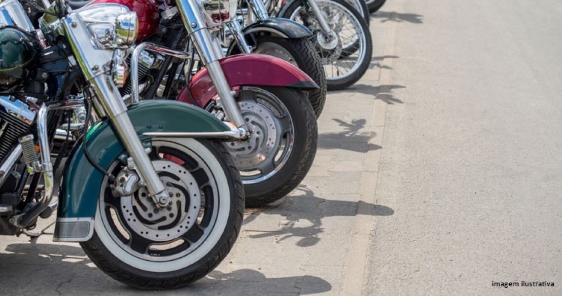 Liminar suspende lei que determinava valor de estacionamento mais barato para motos