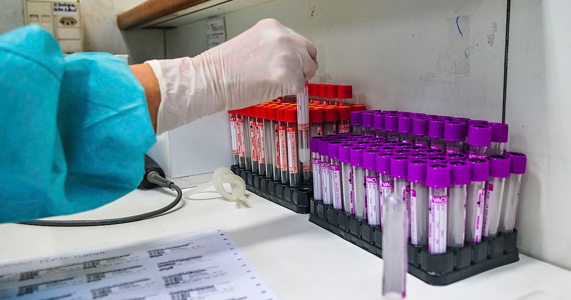 Nove em 10 pacientes curados da covid-19 apresentam efeitos colaterias