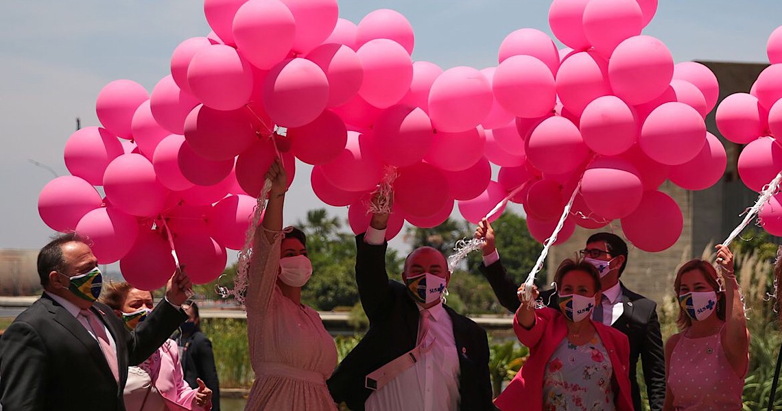 Campanha Outubro Rosa incentiva detecção precoce do câncer de mama