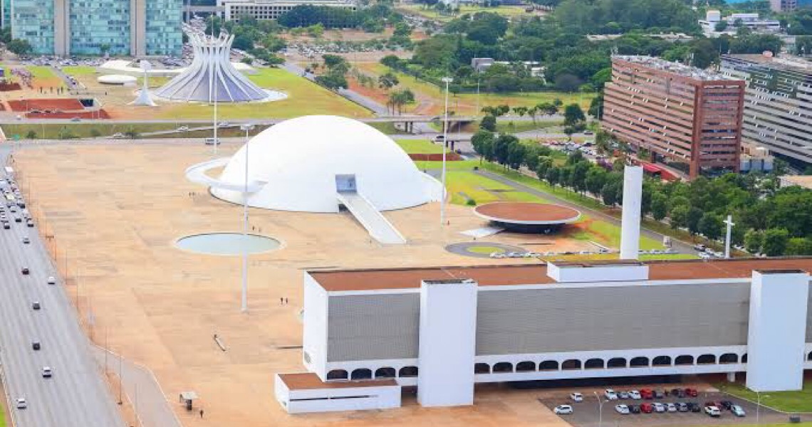 Saiba o que abre e o que fecha no feriado de 12 de outubro