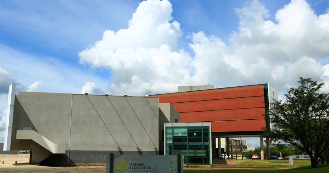 Câmara Legislativa derruba proibição de pagamento em dinheiro para apps de transporte