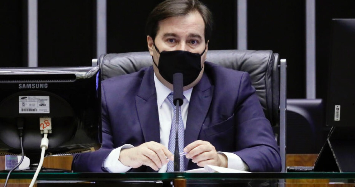 'Não satisfeito em destruir o meio ambiente, agora destrói o governo', diz Maia sobre Salles