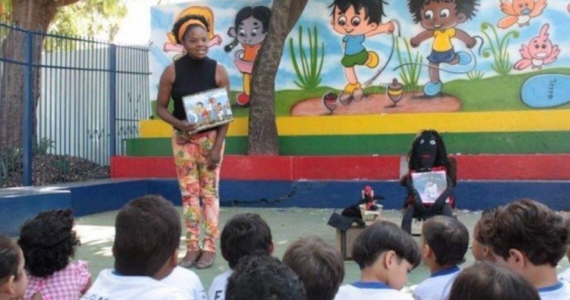 Professora aposentada deixa legado antirracista em escolas públicas do DF