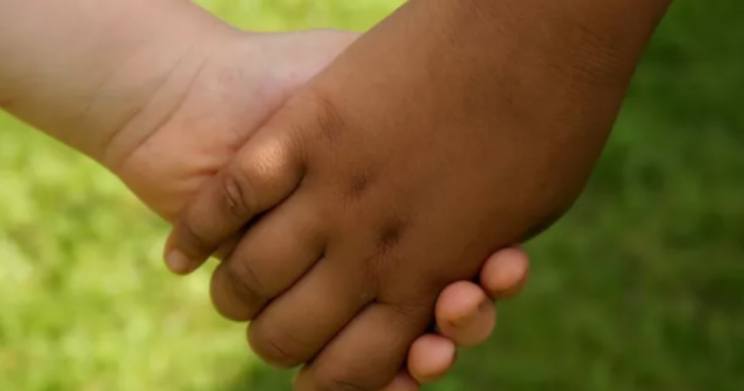 Temos que criar filhos antirracistas