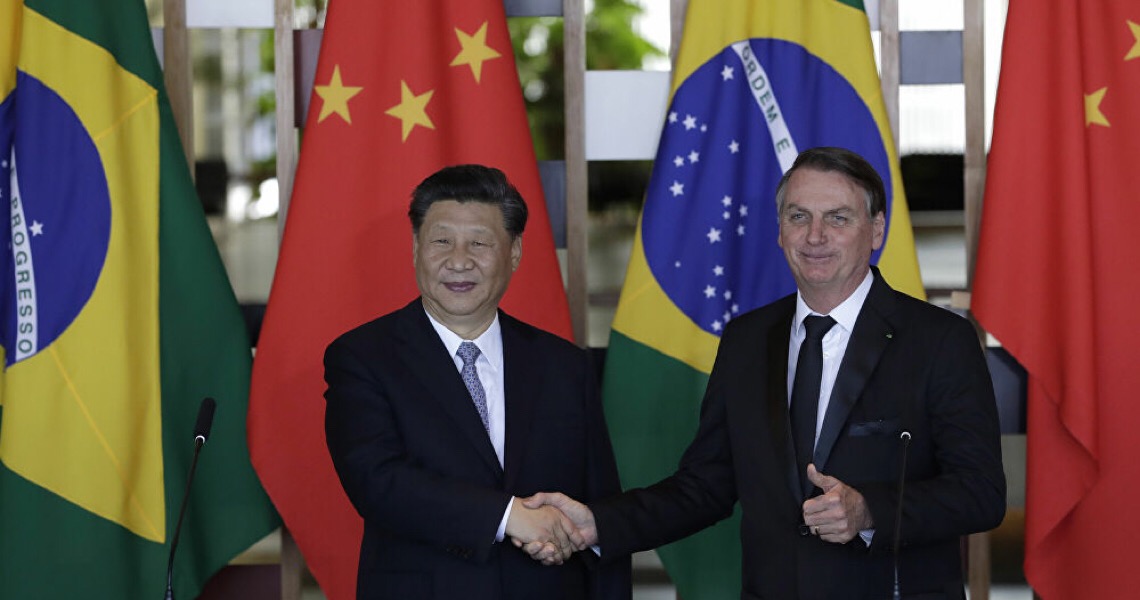 'Aversão à China' de Bolsonaro arrisca a vida de milhões de brasileiros, diz especialista