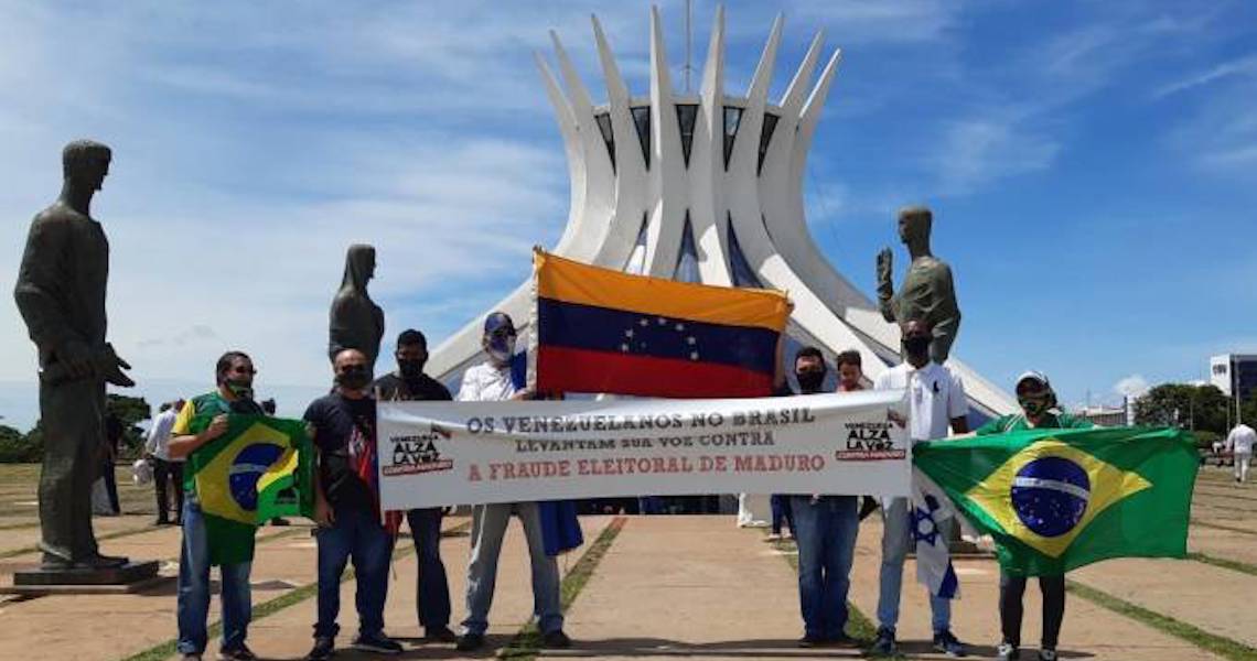 Venezuelanos no Brasil se mobilizam para participar de consulta popular