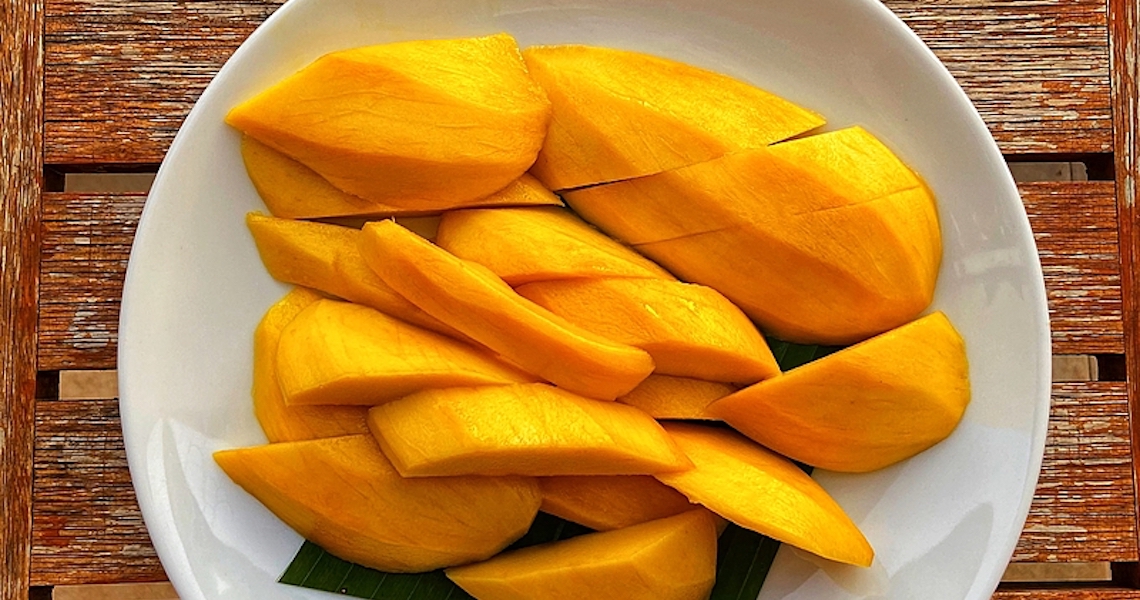 Que tal uma salada de frutas para aproveitar a temporada de mangas?