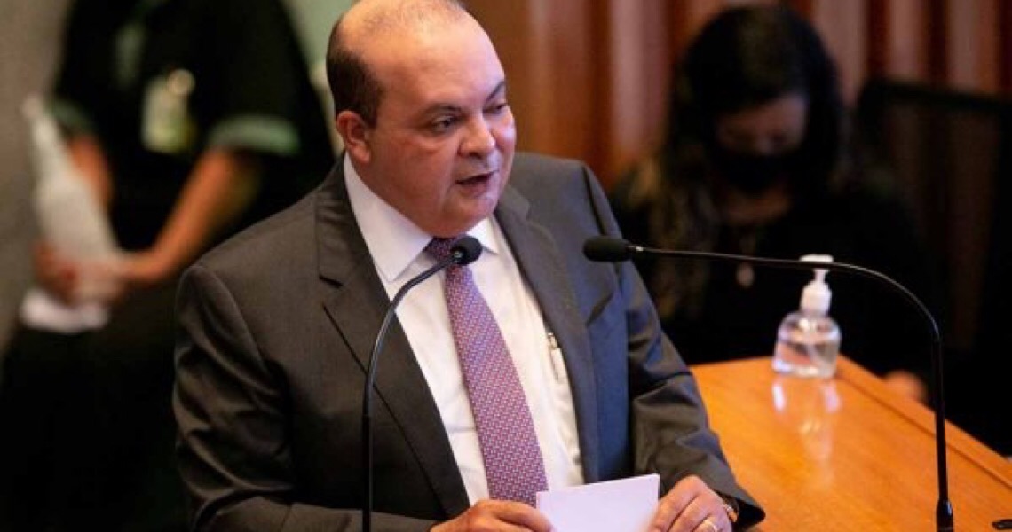 “Ninguém vai pegar ninguém na marra para tomar a vacina”, diz Ibaneis