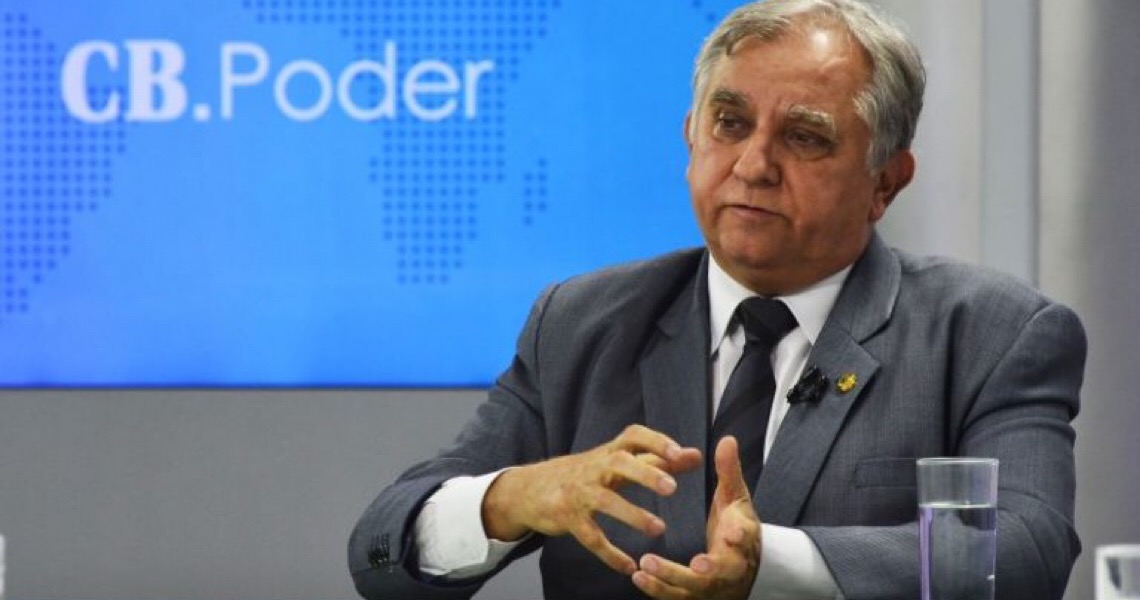 “Infelizmente, ainda não chegamos a um governo que entenda a educação como prioridade”, diz Izalci