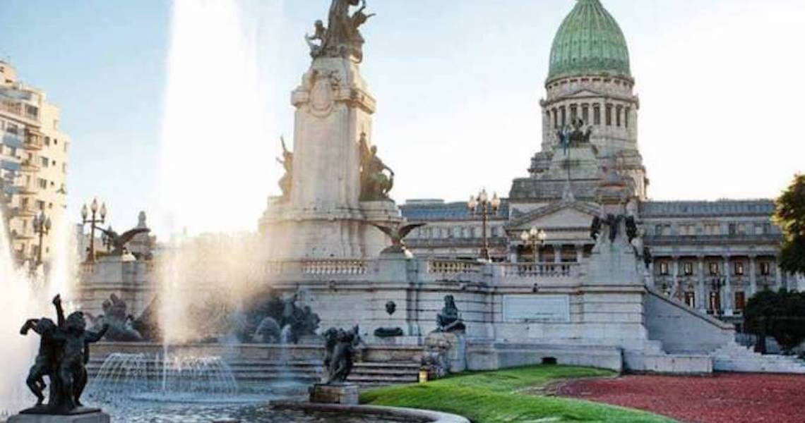 Temporada turística da Argentina começou "bem", apesar de preocupação com novo surto de Covid-19, segundo ministro