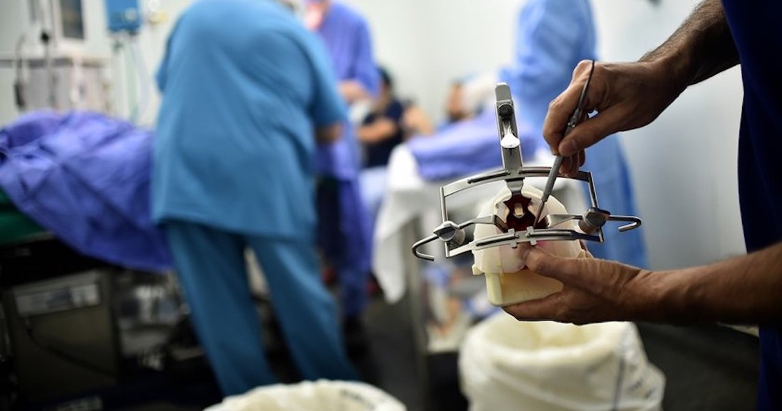 Pacientes reclamam da falta de parafusos para cirurgias ortopédicas no DF