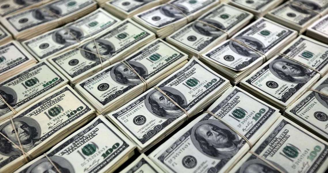 Brasil registrou a segunda maior saída de dólares da história do país em 2020, com cerca de 28 bilhões