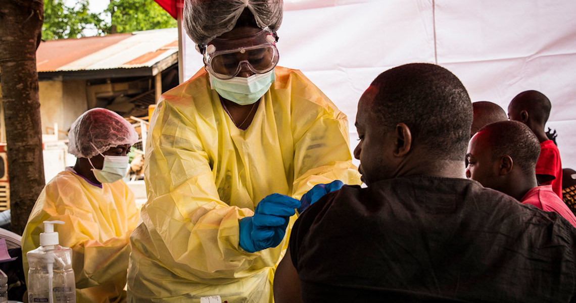 Organizações internacionais criam estoque global de vacinas contra ebola