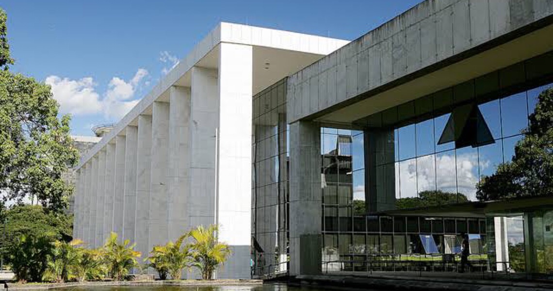 Estabelecimento é condenado por vender produto vencido e causar intoxicação alimentar